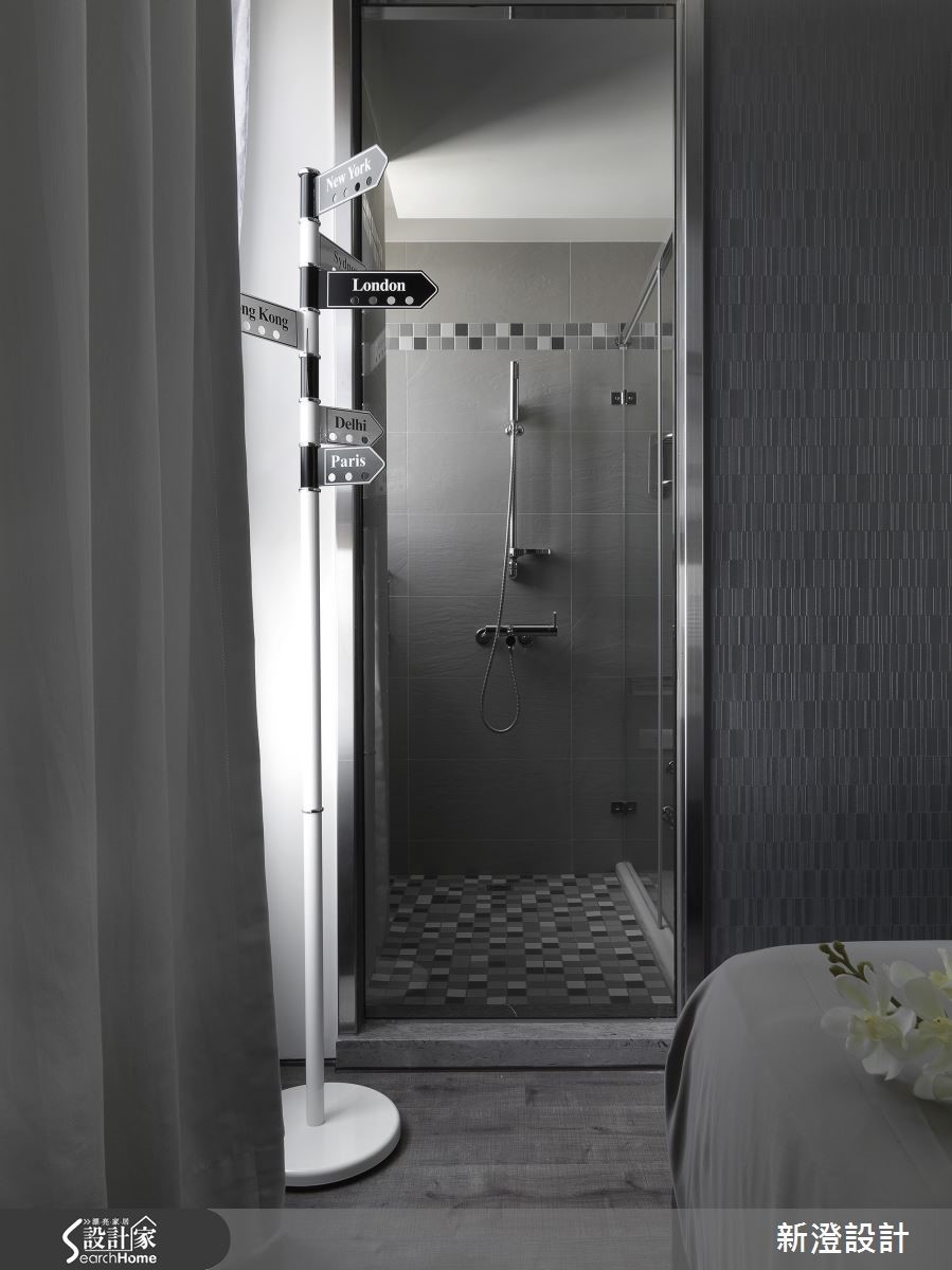 步入位於新竹市香山區的 34 坪居宅，酷黑與純白的強烈